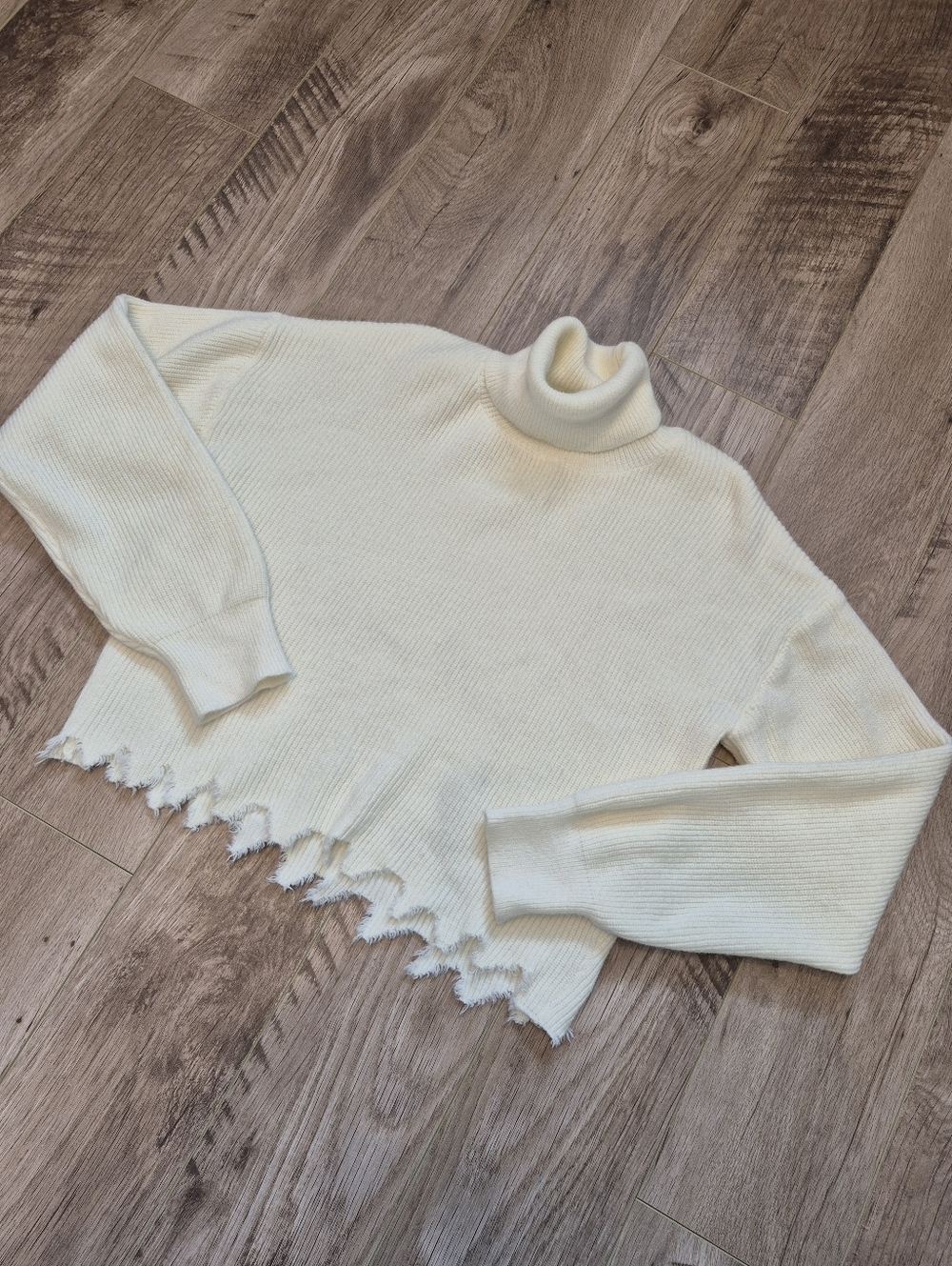 Le Lis Women's Boho Cream Distressed Hem Knit Turtleneck Sweater Size M/L - Picture 2 of 6